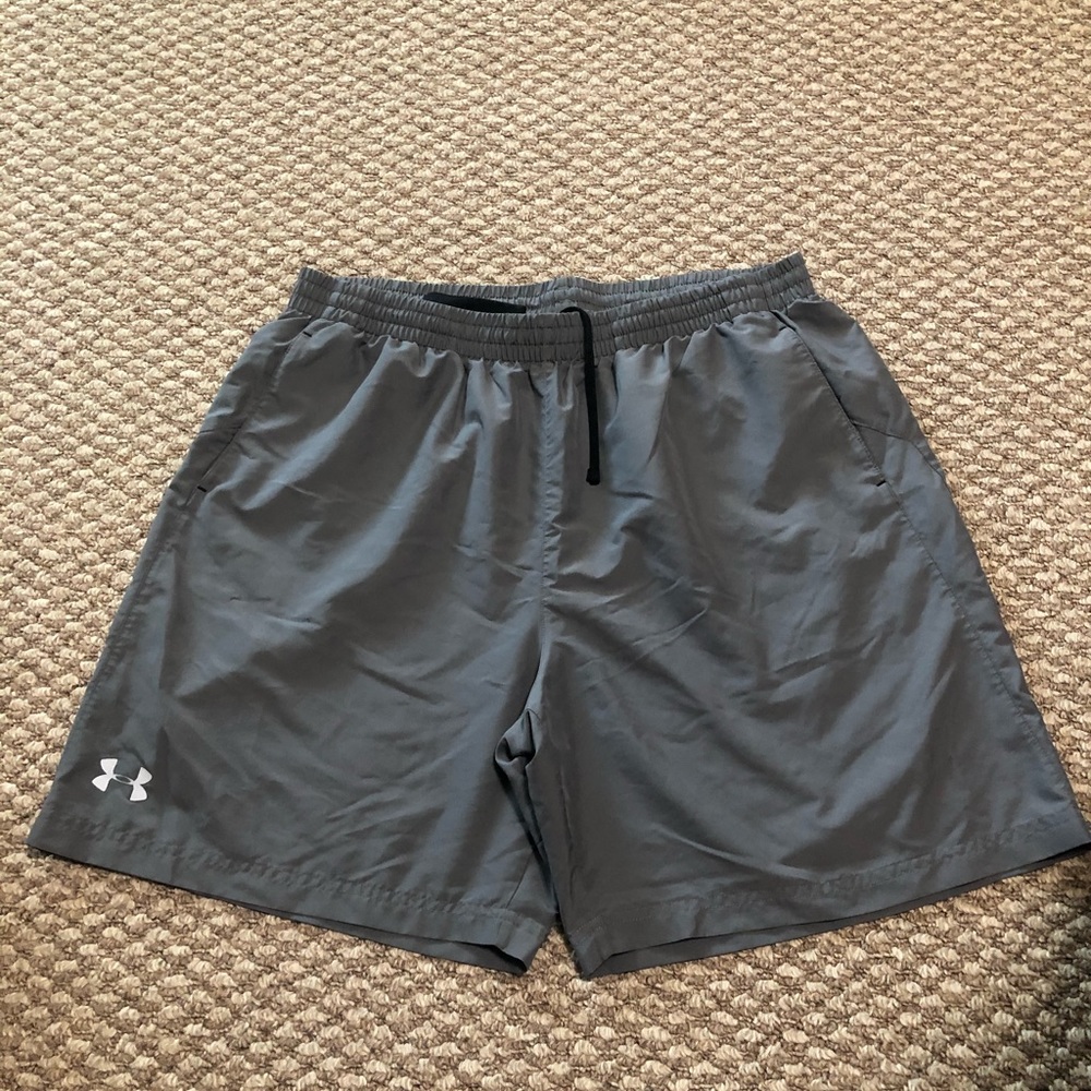 Men’s Gray Under Armour Shorts XL